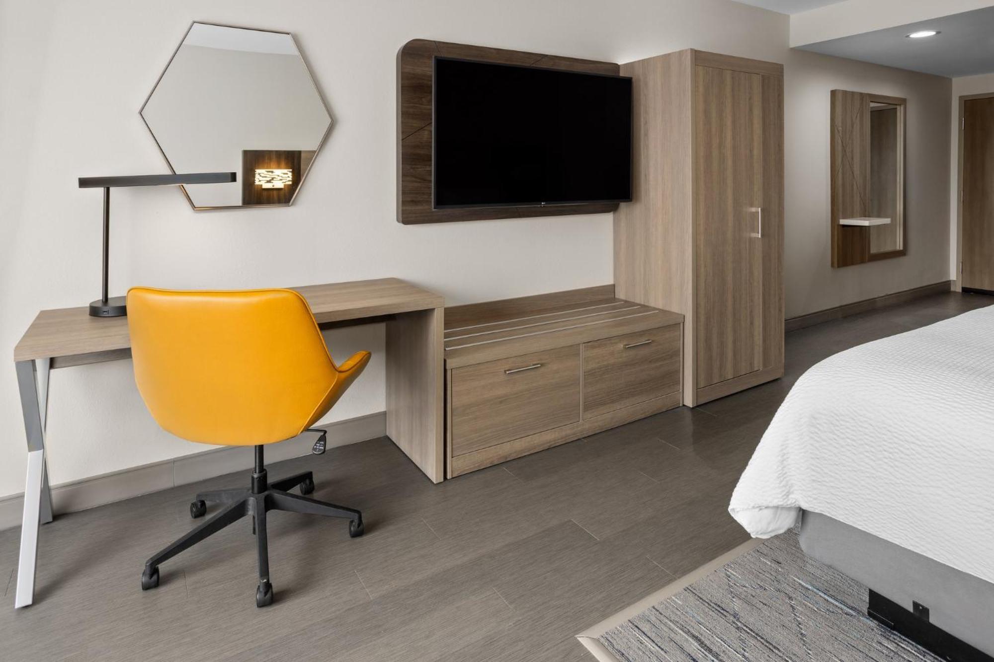 Holiday Inn Express & Suites Waynesboro East エクステリア 写真