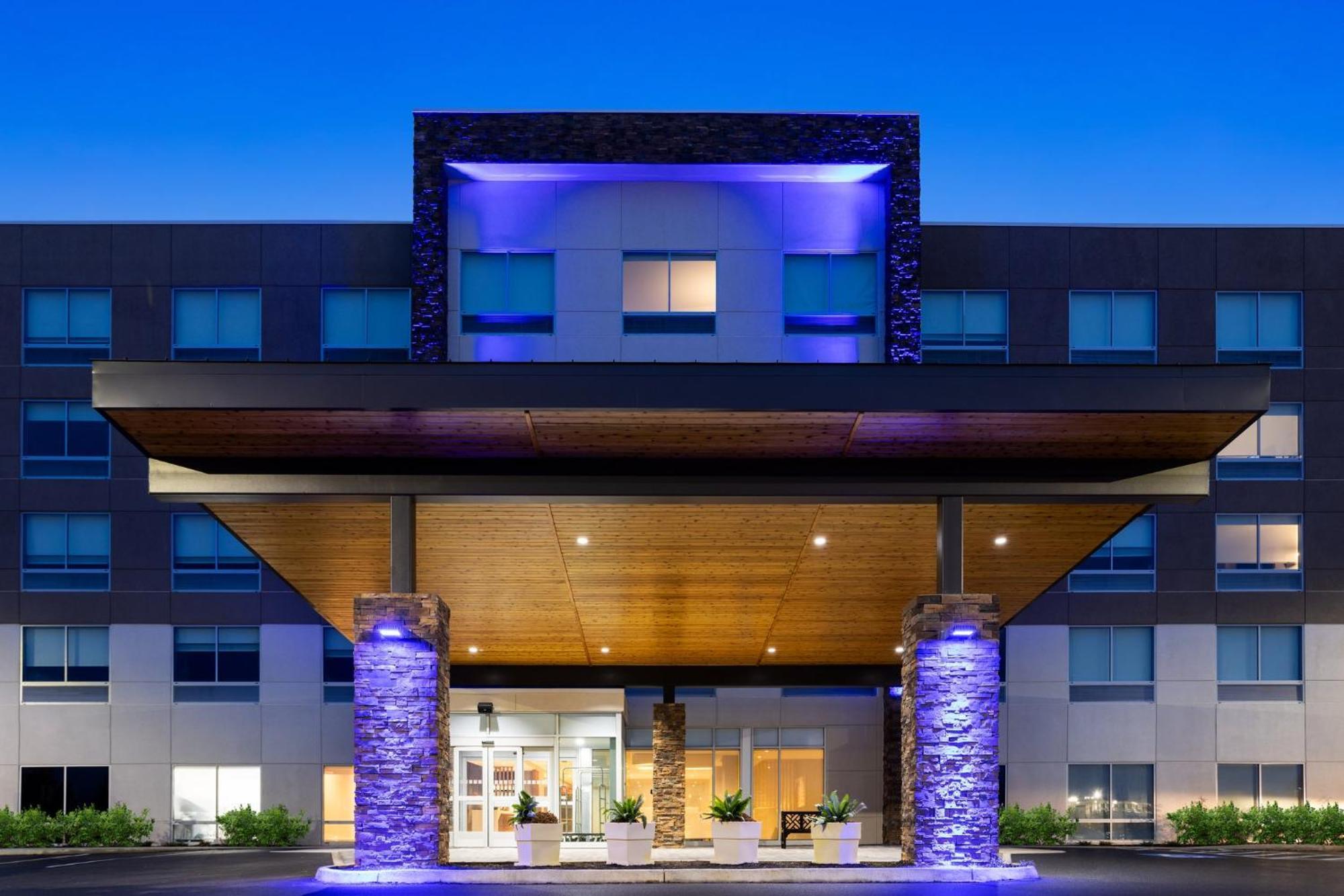 Holiday Inn Express & Suites Waynesboro East エクステリア 写真