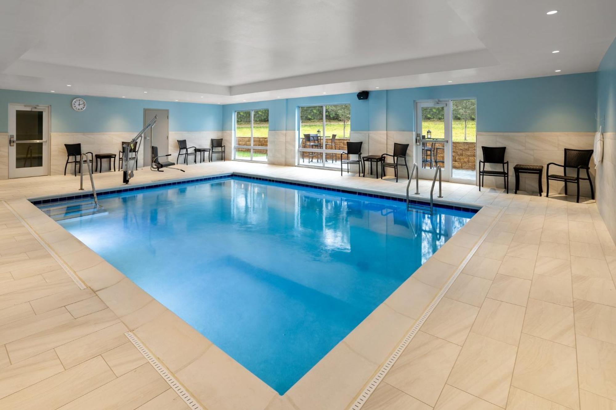 Holiday Inn Express & Suites Waynesboro East エクステリア 写真