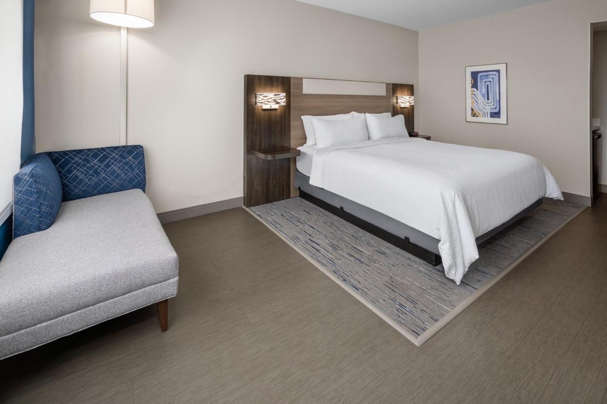 Holiday Inn Express & Suites Waynesboro East エクステリア 写真